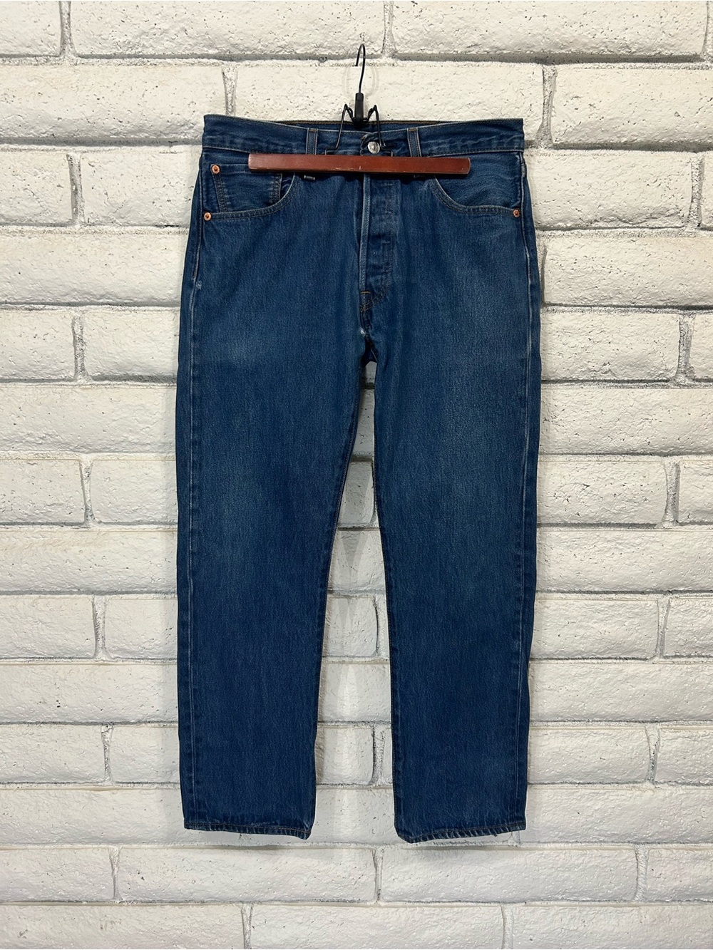 Levi's 501 Jeans Men's 33x32 Medium Wash Straight Leg Button Fly Denim
